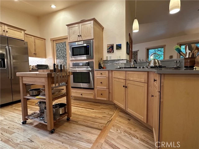 Detail Gallery Image 18 of 54 For 2101 Davis Place Rd, Mount Shasta,  CA 96067 - 4 Beds | 2/1 Baths
