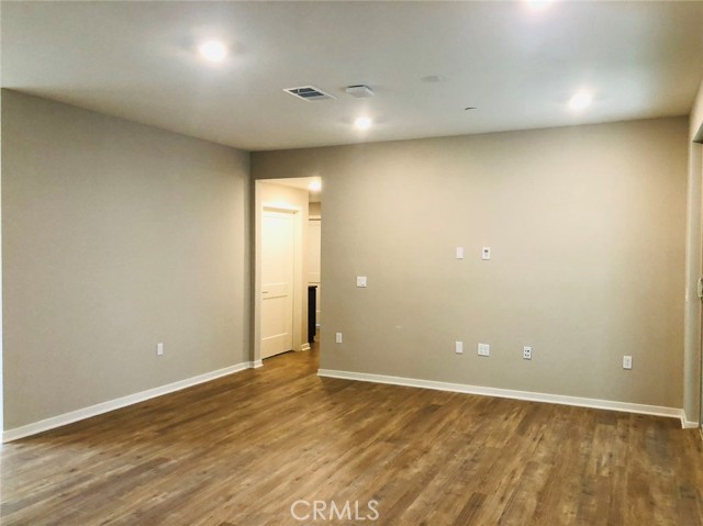 Detail Gallery Image 7 of 7 For 221 Bowery, Irvine,  CA 92612 - 3 Beds | 2/1 Baths