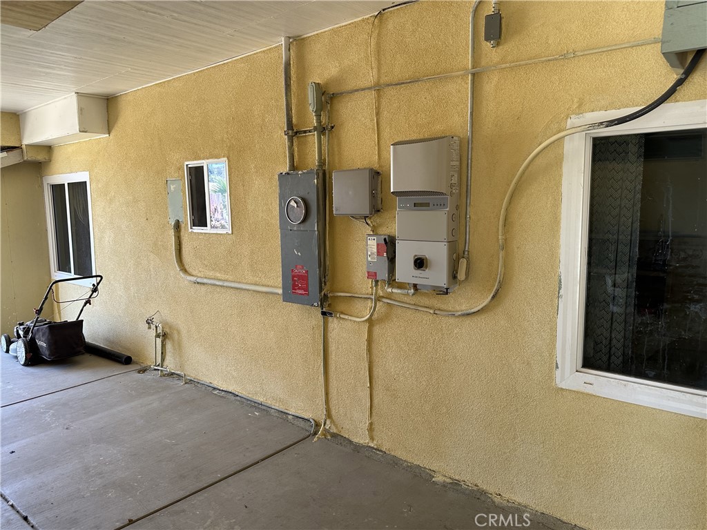 https://media.crmls.org/medias/20b09c9c-a397-4a59-9dcd-8b158d471b46.jpg?preset=X-Large