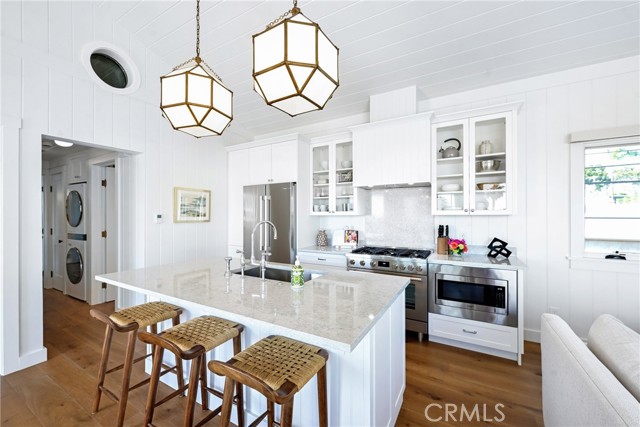 360 Cliff, Laguna Beach CA: https://media.crmls.org/medias/20b0ab43-d0f7-4e75-b99c-5d3dc9816357.jpg