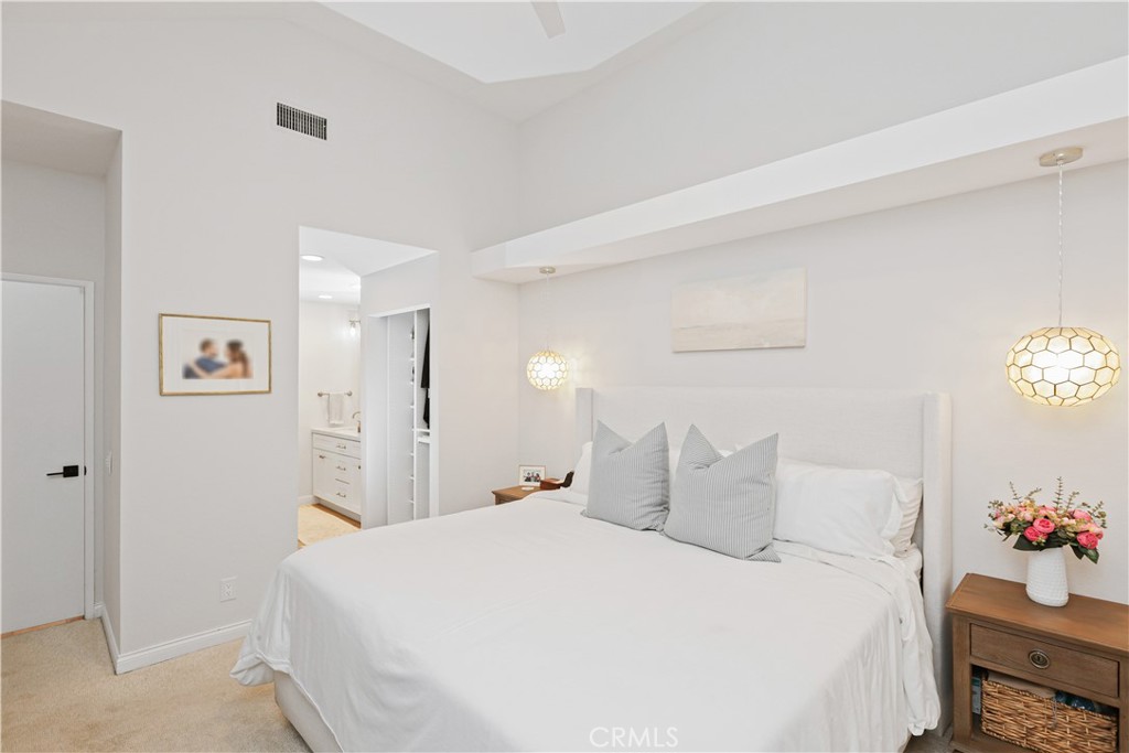 https://media.crmls.org/medias/20b0e856-4838-492e-95d7-ba5596d8a787.jpg?preset=X-Large