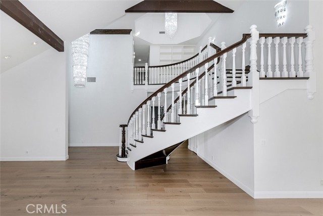 6037 Little Oak Lane, Woodland Hills CA: https://media.crmls.org/medias/20b10382-f028-4f94-9e16-de020a7ff7d3.jpg