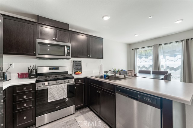 Detail Gallery Image 8 of 59 For 7155 Citrus Ave #315,  Fontana,  CA 92336 - 3 Beds | 2/1 Baths