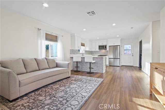 3543 Sanborn Avenue, Lynwood CA: https://media.crmls.org/medias/20b20e03-60d9-4637-a38d-a4dc81610ee6.jpg