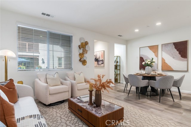 2888 E Berry Loop Privado, Ontario CA: https://media.crmls.org/medias/20b22285-c86d-445e-8c3a-c14b46b16d9a.jpg