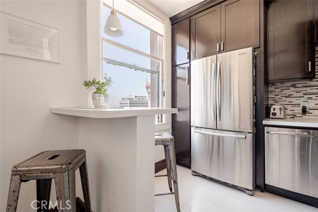 455 E Ocean Boulevard, Long Beach CA: https://media.crmls.org/medias/20b237d3-27fc-4612-aa75-1848cdc20dde.jpg