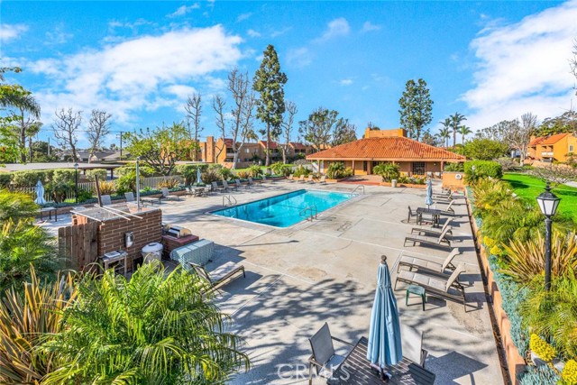 6600 Warner Avenue, Huntington Beach CA: https://media.crmls.org/medias/20b2ab20-12ea-4992-8fa0-37964fdd053e.jpg