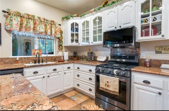 Detail Gallery Image 3 of 12 For 12613 Tamarisk Rd Rd, Victorville,  CA 92395 - 3 Beds | 2/1 Baths