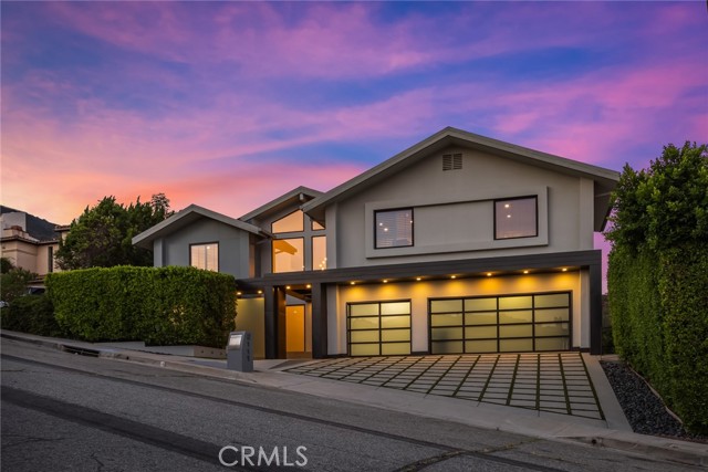 Detail Gallery Image 3 of 62 For 2111 Rimcrest Dr, Glendale,  CA 91207 - 4 Beds | 5 Baths