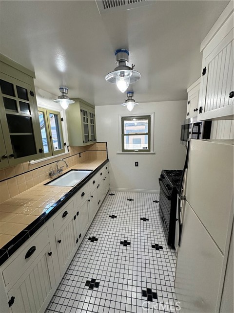 Detail Gallery Image 12 of 26 For 3332 2nd St, Riverside,  CA 92501 - 3 Beds | 1/1 Baths