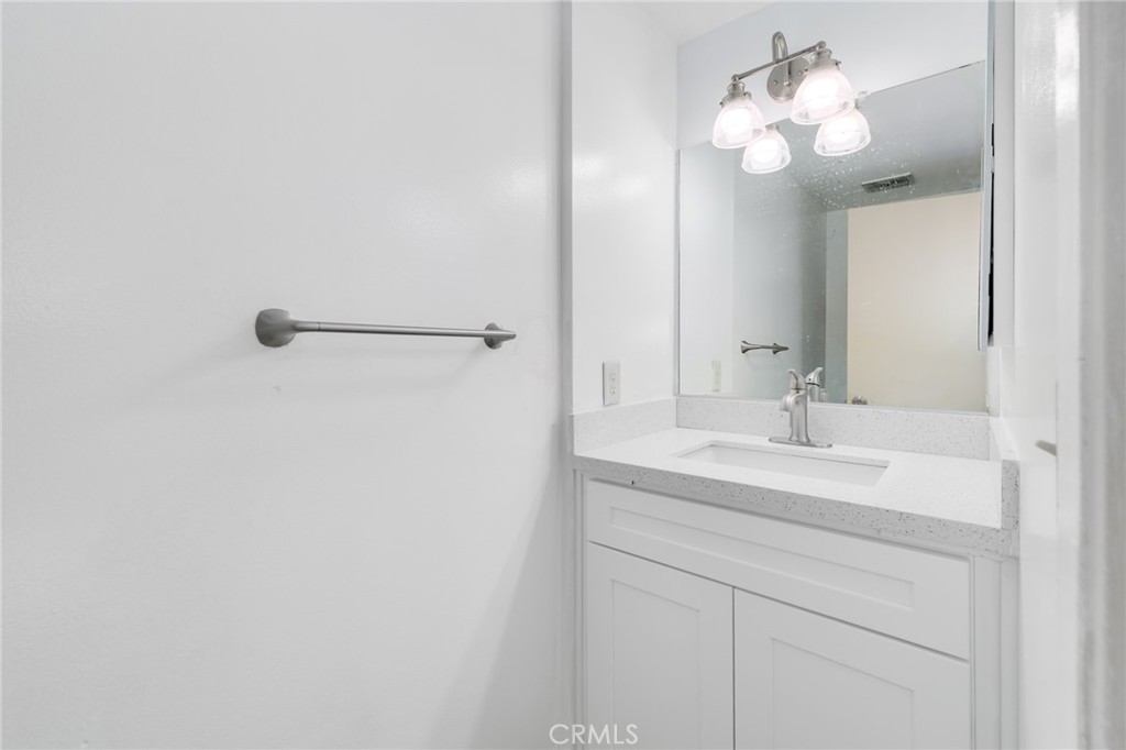 https://media.crmls.org/medias/20b32100-ee29-4fcf-94cd-ffce5db30168.jpg?preset=X-Large