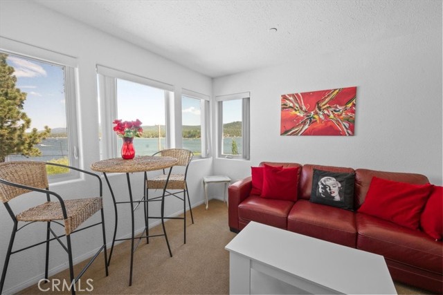 38512 North Shore Drive, Fawnskin CA: https://media.crmls.org/medias/20b35c05-75ea-40cf-9862-a78ae5d33a13.jpg