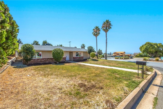35345 Panorama, Yucaipa CA: https://media.crmls.org/medias/20b37c7e-64d4-4d8e-b0ed-23507e5d373a.jpg