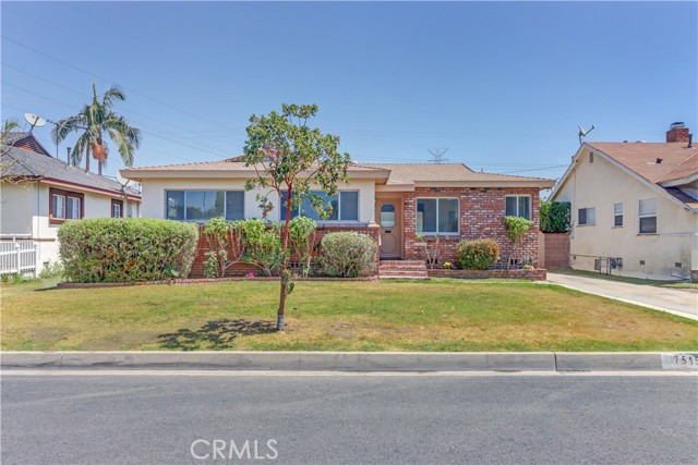 Detail Gallery Image 1 of 63 For 7515 Glencliff Dr, Downey,  CA 90240 - 4 Beds | 2/1 Baths