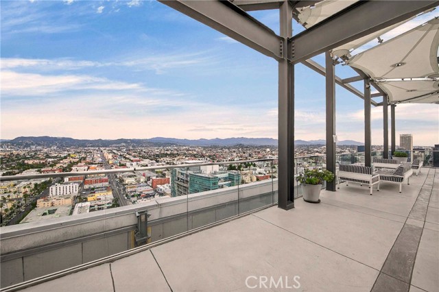 3810 Wilshire Boulevard, Los Angeles CA: https://media.crmls.org/medias/20b3d296-db19-4306-a3e6-2c2988456e2e.jpg