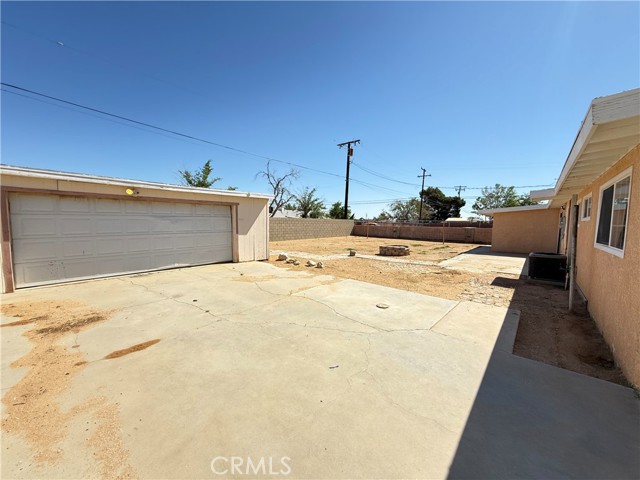 Detail Gallery Image 6 of 27 For 8461 Eucalyptus Ave, California City,  CA 93505 - 4 Beds | 1/1 Baths