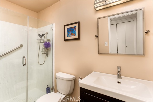 Detail Gallery Image 17 of 32 For 615 E Olive a,  Burbank,  CA 91501 - 2 Beds | 2 Baths