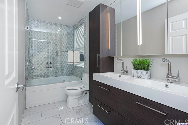 2 Bed Home for Sale in Sherman Oaks, California