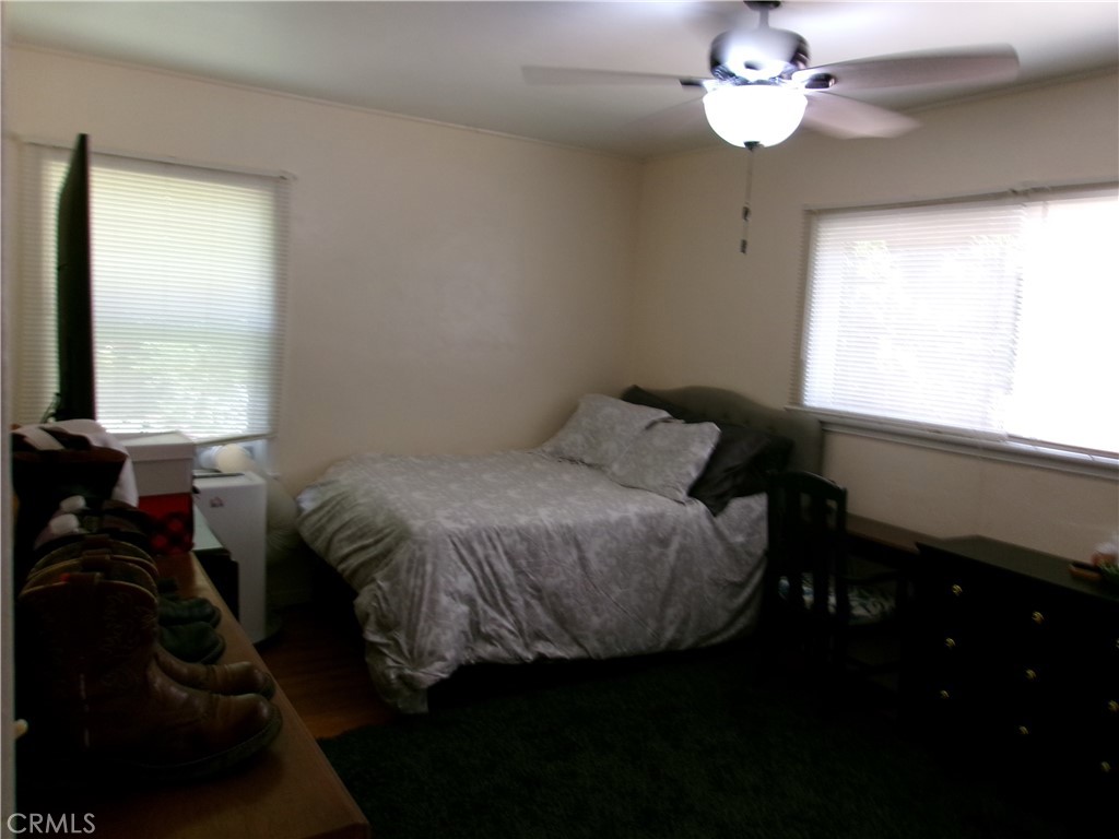 https://media.crmls.org/medias/20b80ee0-0a74-4c72-b29a-6eea531c5a25.jpg?preset=X-Large