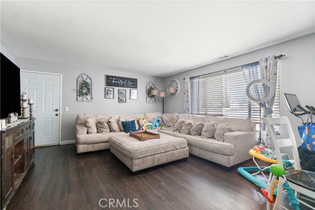 8020 Mckinley Avenue, South Gate CA: https://media.crmls.org/medias/20b82c29-1446-4ea8-91c9-9f924b633d3a.jpg