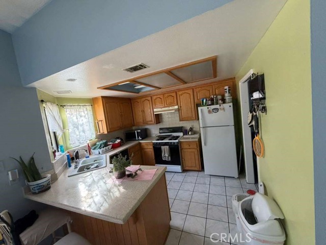 17053 Pinedale Court, Fontana CA: https://media.crmls.org/medias/20b9ebd6-9b2e-47dc-a7f3-32f289ff06d3.jpg