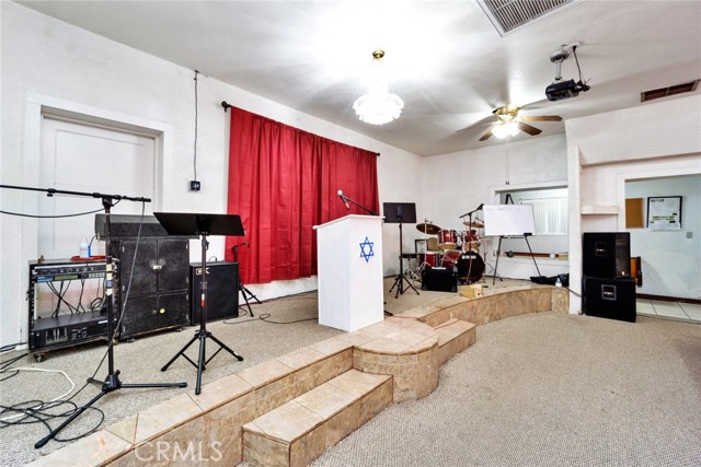 900 Sonora Street, Madera CA: https://media.crmls.org/medias/20ba20b5-8f16-4b85-b645-8c85bbfca524.jpg