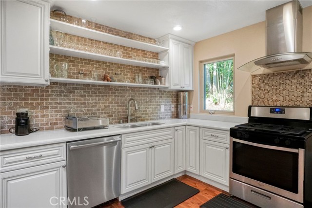 2292 Hillsbury Road, Westlake Village CA: https://media.crmls.org/medias/20bbcf27-eb13-427b-92db-af1f37ec76aa.jpg