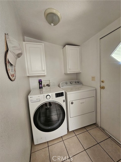 Detail Gallery Image 7 of 24 For 16600 Downey Ave #27,  Paramount,  CA 90723 - 4 Beds | 2 Baths