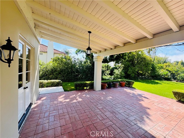 Detail Gallery Image 11 of 25 For 30 Misty Acres Rd, Rolling Hills Estates,  CA 90274 - 7 Beds | 4/1 Baths