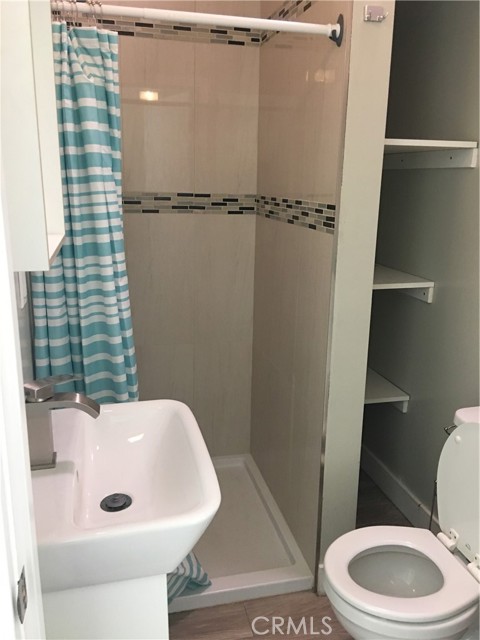 1224 W 35th Street, Los Angeles CA: https://media.crmls.org/medias/20bcdb47-69a1-4835-9f5e-8d13c05f7e66.jpg