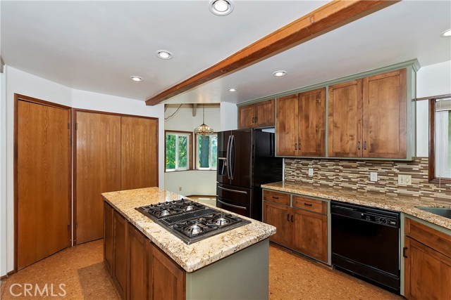 Detail Gallery Image 14 of 58 For 27760 Alpen Dr, Lake Arrowhead,  CA 92352 - 4 Beds | 3/1 Baths