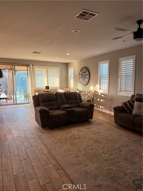 Detail Gallery Image 12 of 27 For 24109 Darmera, Lake Elsinore,  CA 92532 - 4 Beds | 2/1 Baths