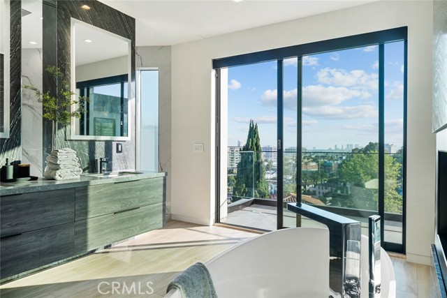 1947 Glencoe Way, Los Angeles CA: https://media.crmls.org/medias/20be6ceb-663d-4f16-9bc2-aad0d8ac9ecf.jpg