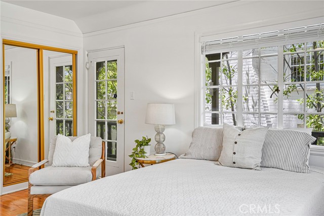 3975 Van Noord Avenue, Studio City CA: https://media.crmls.org/medias/20be91b2-6c17-4b73-8198-8495a4eda6b7.jpg