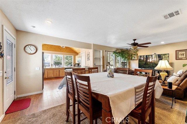 Detail Gallery Image 16 of 34 For 40177 Lakeview Dr, Big Bear Lake,  CA 92315 - 3 Beds | 2 Baths