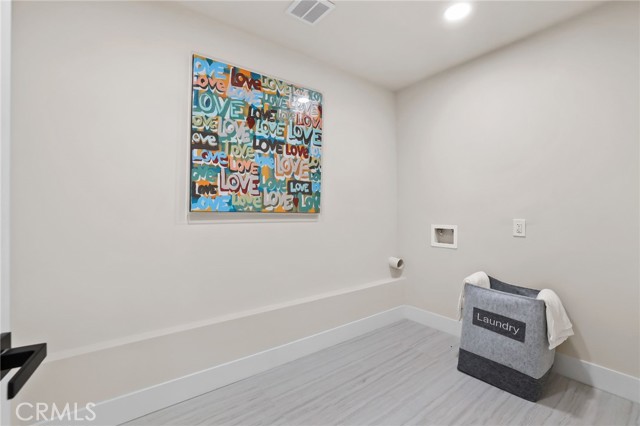 9425 Gierson Avenue, Chatsworth CA: https://media.crmls.org/medias/20bed22c-fa07-453a-89c2-e77d85dcb061.jpg