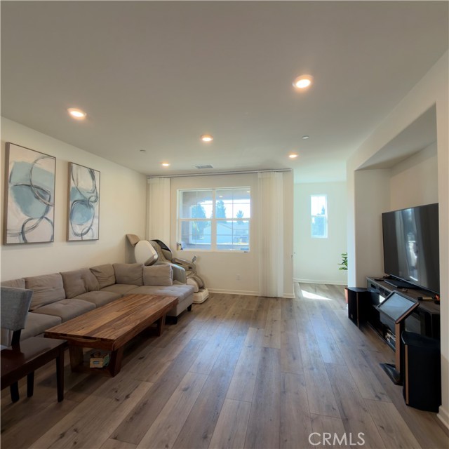 Detail Gallery Image 6 of 12 For 1982 Orchard, Placentia,  CA 92870 - 3 Beds | 3/1 Baths