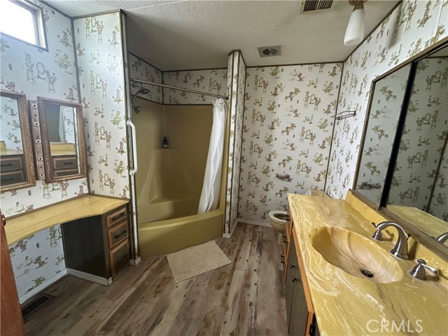 332 N LYON Avenue, Hemet CA: https://media.crmls.org/medias/20bfa912-7b5d-4a03-9290-cb4a2e09fd59.jpg