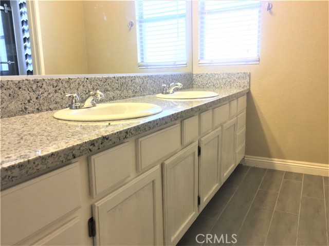 Detail Gallery Image 13 of 15 For 16349 Windcrest Dr, Fontana,  CA 92337 - 3 Beds | 2/1 Baths