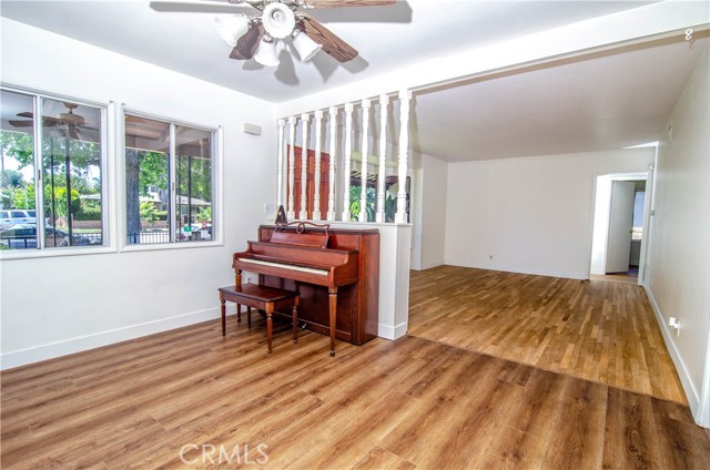 10520 Haskell Avenue, Granada Hills CA: https://media.crmls.org/medias/20c0ee28-39c0-40b0-9d27-bf8131feb786.jpg
