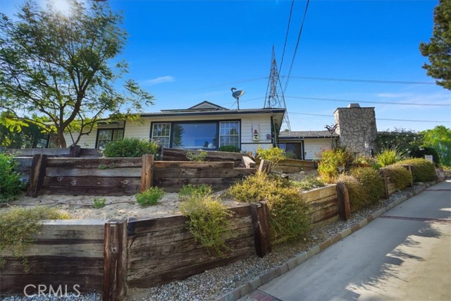 Detail Gallery Image 1 of 33 For 10557 Mahoney Dr, Shadow Hills,  CA 91040 - 3 Beds | 2 Baths