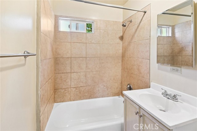 Detail Gallery Image 13 of 42 For 1421 E 108th St #3,  Los Angeles,  CA 90059 - 1 Beds | 1 Baths