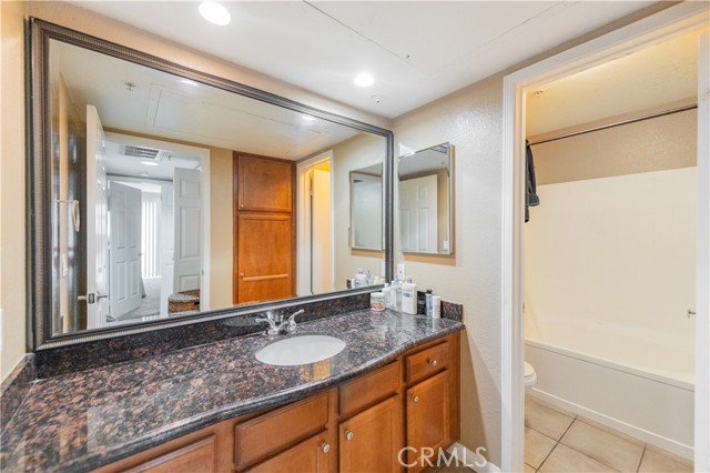 Detail Gallery Image 9 of 21 For 1980 Las Colinas Cir #206,  Corona,  CA 92879 - 1 Beds | 1 Baths
