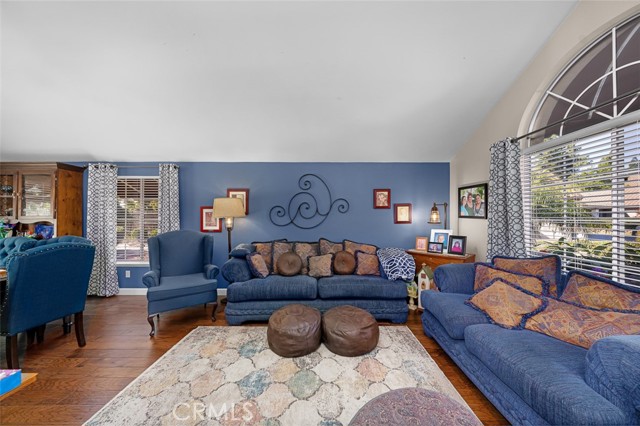 Detail Gallery Image 8 of 60 For 554 Edgewater, Oceanside,  CA 92057 - 4 Beds | 3 Baths