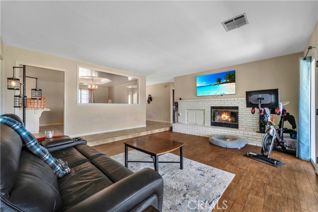 Detail Gallery Image 7 of 34 For 8016 W Avenue D12, Lancaster,  CA 93536 - 3 Beds | 2 Baths