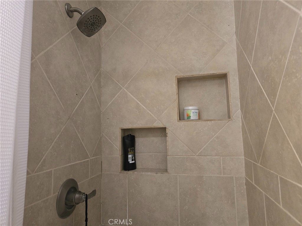 https://media.crmls.org/medias/20c375d9-db21-4a6b-81fd-1187ad6ceeb6.jpg?preset=X-Large