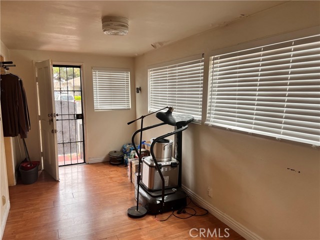 Detail Gallery Image 11 of 31 For 1423 S Poinsettia Ave, Compton,  CA 90221 - 2 Beds | 1/1 Baths
