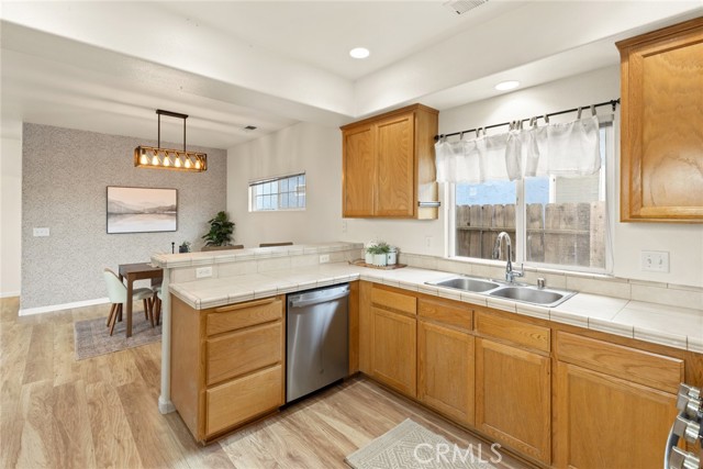 Detail Gallery Image 9 of 30 For 2749 Ceanothus Ave, Chico,  CA 95973 - 3 Beds | 3 Baths