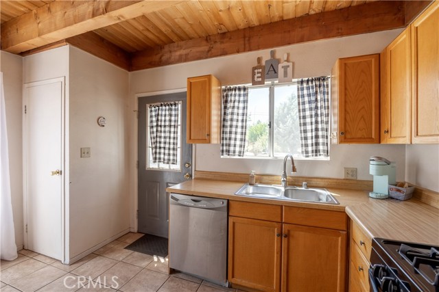 Detail Gallery Image 14 of 30 For 871 Spruce Ln, Big Bear City,  CA 92314 - 2 Beds | 2 Baths