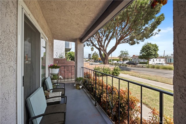 941 S Concourse Avenue, East Los Angeles CA: https://media.crmls.org/medias/20c53869-b351-49f8-93e9-125cf03e86fc.jpg